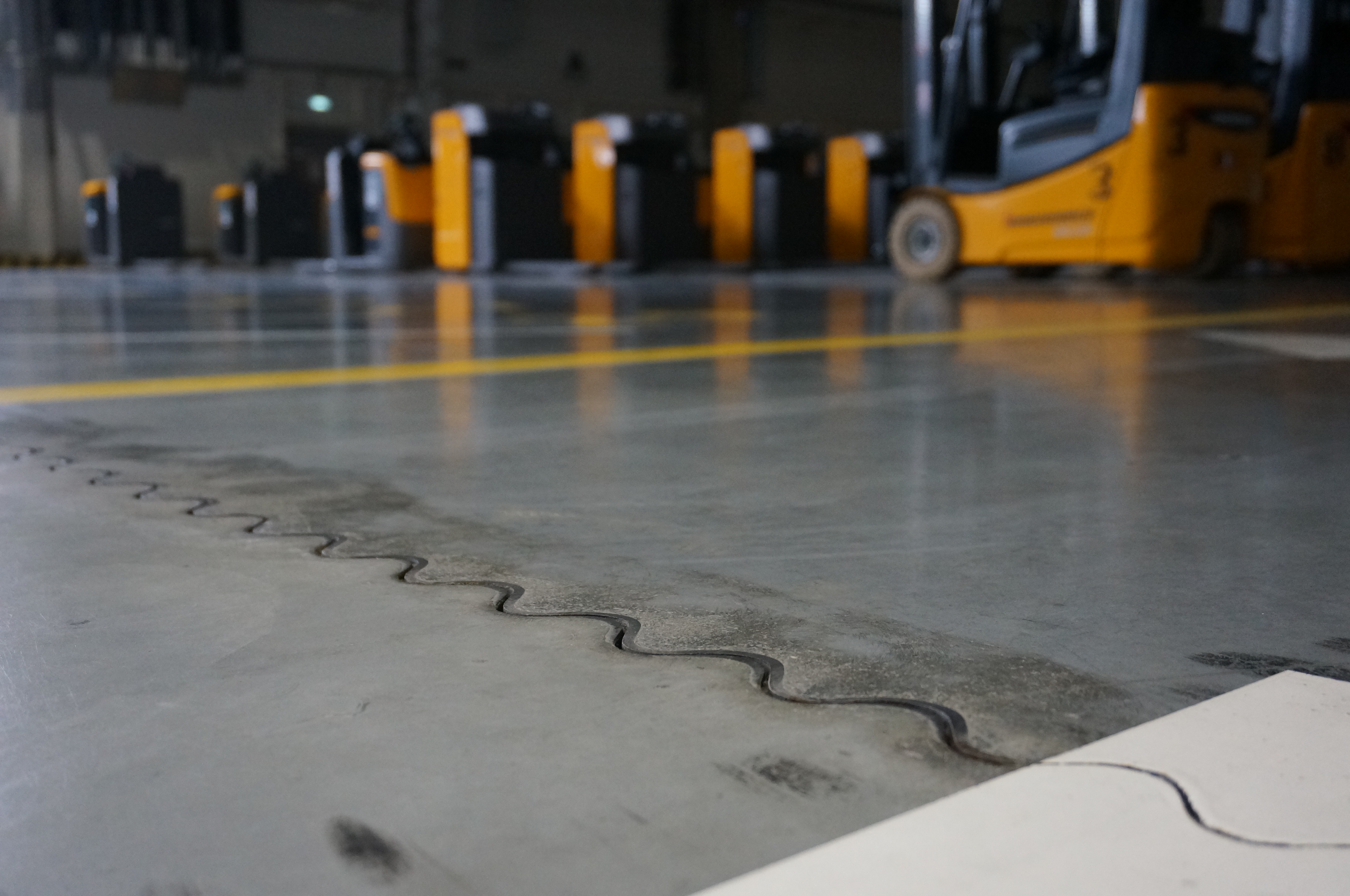 Cosinus Slide® concrete joint installed in a high-traffic logistics warehouse