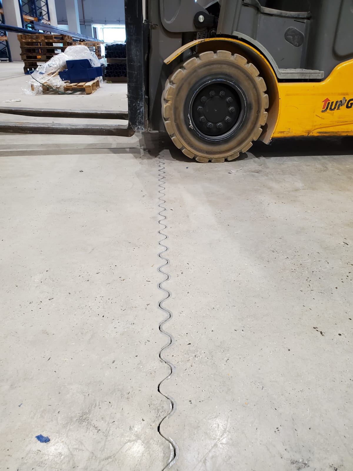 Dynamic Load Transfer Heavy Forklift Traffic Aromsa Project