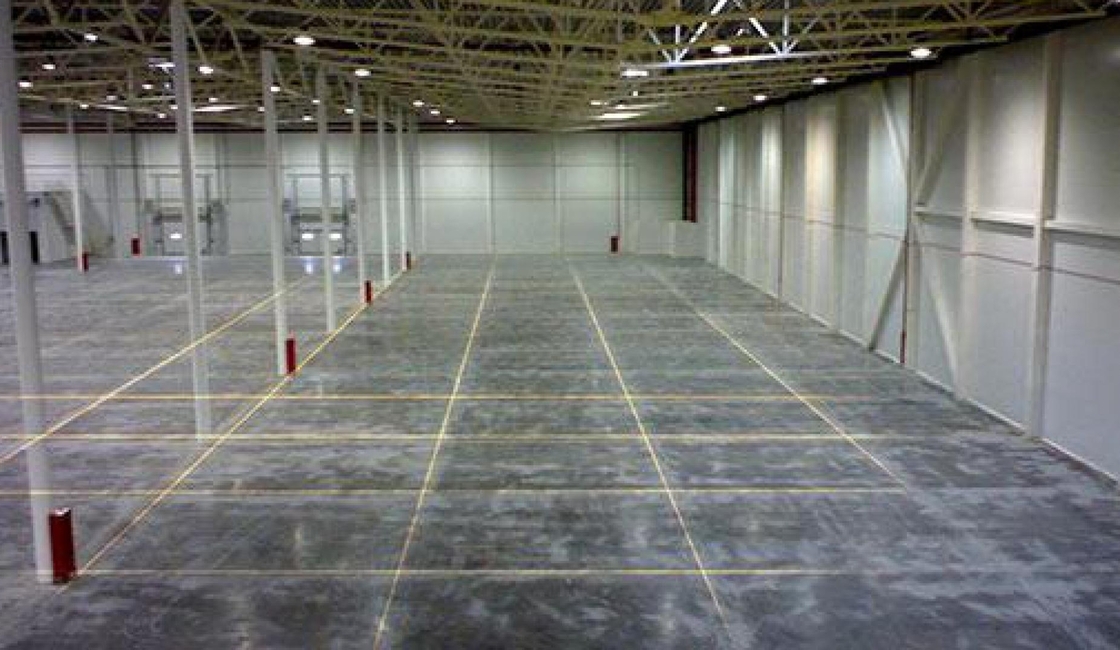 Industrial floor with saw cuts